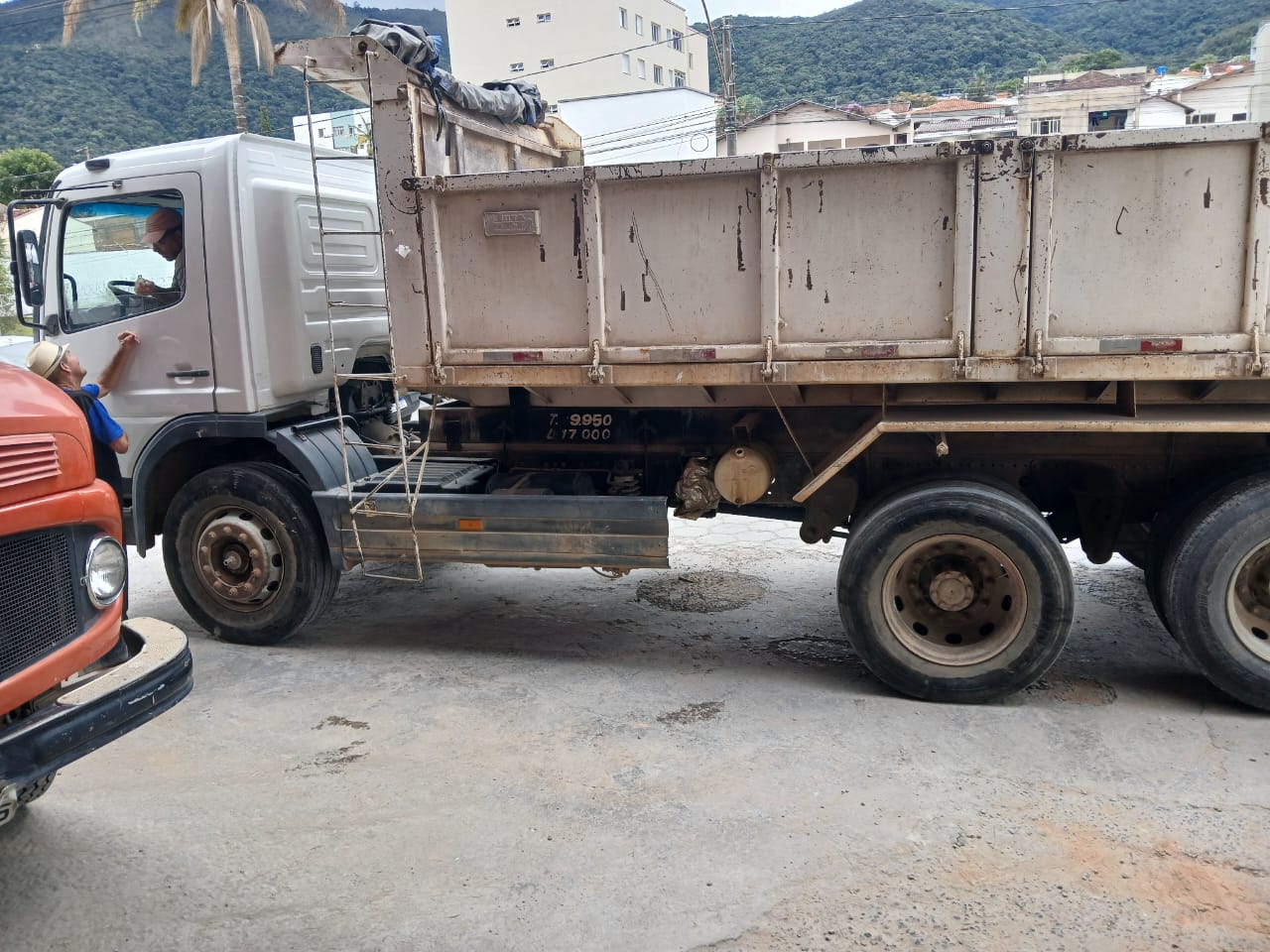 Mercedes-Benz Atego 2425