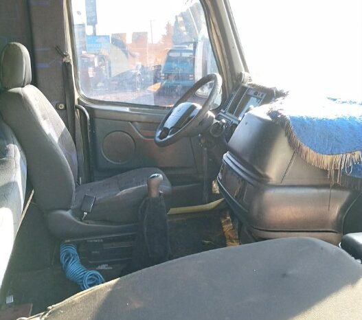 Volvo 380 2001 cheio